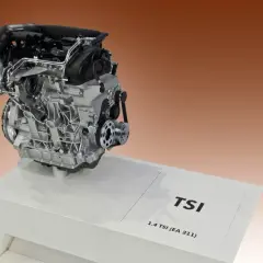 Silnik 1.4 TSI EA211, znany z wielu modeli Volkswagena, Audi, Skody i Seata, prezentowany na wystawie.