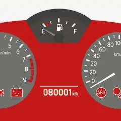 Deska rozdzielcza z kontrolkami: ABS, silnik, akumulator, pasy. Przebieg 80001 km.