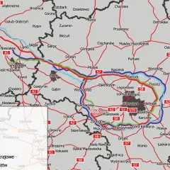 Mapa dróg krajowych i autostrad, w tym autostradowa obwodnica Warszawy, z zaznaczonymi wariantami przebiegu.