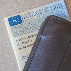 Dowód rejestracyjny pojazdu, który może być podstawą do nałożenia kary za nieodebranie dowodu rejestracyjnego.