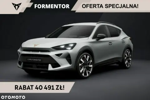 Srebrny Cupra Formentor, sportowy SUV. Dowiedz się, cupra co to za marka i skorzystaj z oferty specjalnej! Rabat 40 491 zł.