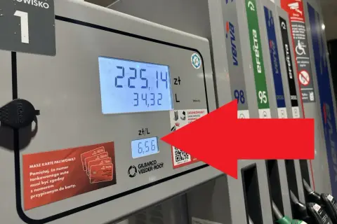 Ceny na stacjach paliw: 6,56 zł/L. Tankowanie 34,32 litra za 225,14 zł.