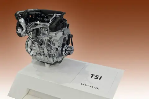 Silnik 1.4 TSI EA211, znany z wielu modeli Volkswagena, Audi, Skody i Seata, prezentowany na wystawie.