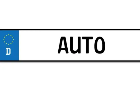 Niemiecka tablica rejestracyjna z literą "D" i napisem "AUTO". Pomysły na tablice indywidualne.