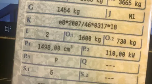 Fragment dowodu rejestracyjnego pojazdu z danymi technicznymi, m.in. masa własna 1454 kg, moc 110 kW.
