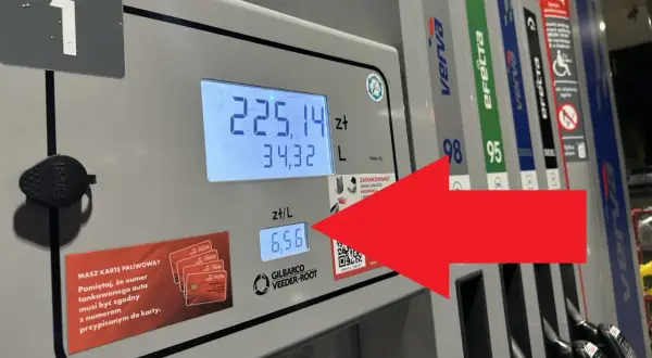 Ceny na stacjach paliw: 6,56 zł/L. Tankowanie 34,32 litra za 225,14 zł.