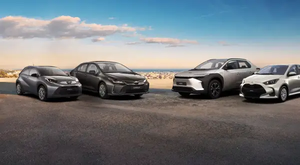 Cztery modele Toyoty: Aygo X, Corolla, bZ4X i Yaris. Wybierz swoją przyszłość: cng i hybryda.