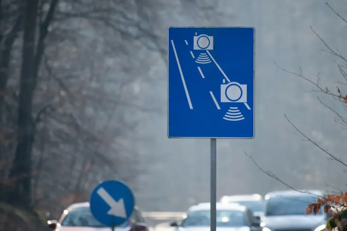 Niebieski znak informuje o odcinkowym pomiarze prędkości na A1. Uważaj na kamery!