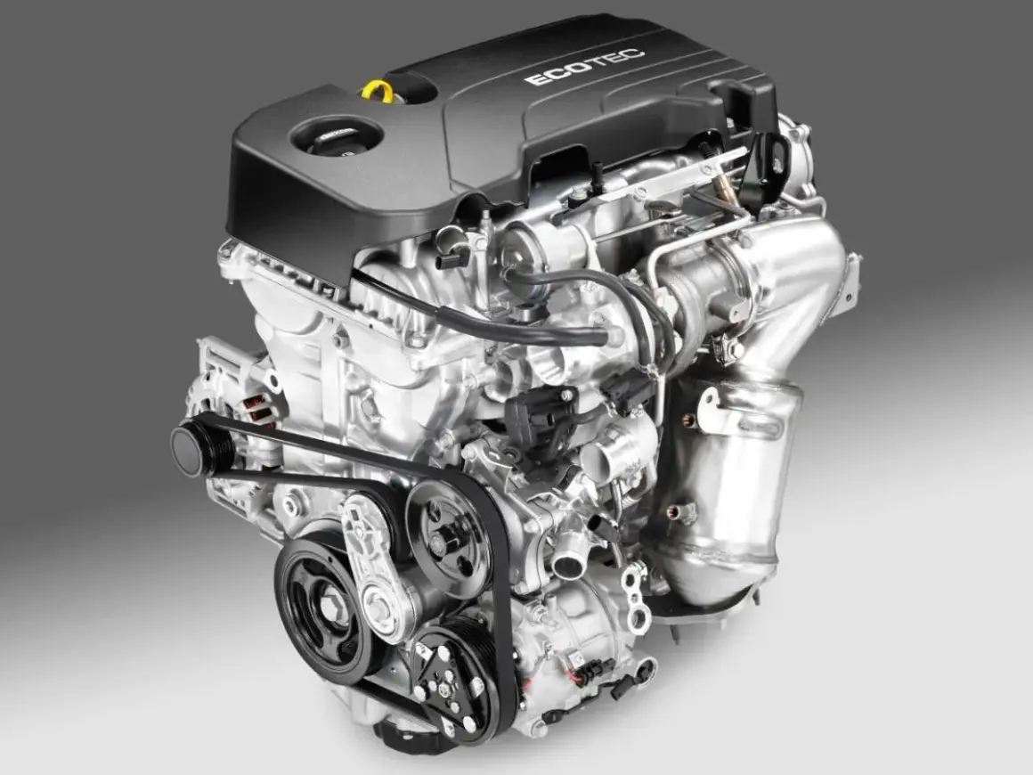 Silnik Opel 1.4 turbo Ecotec z turbosprężarką i paskiem napędowym.
