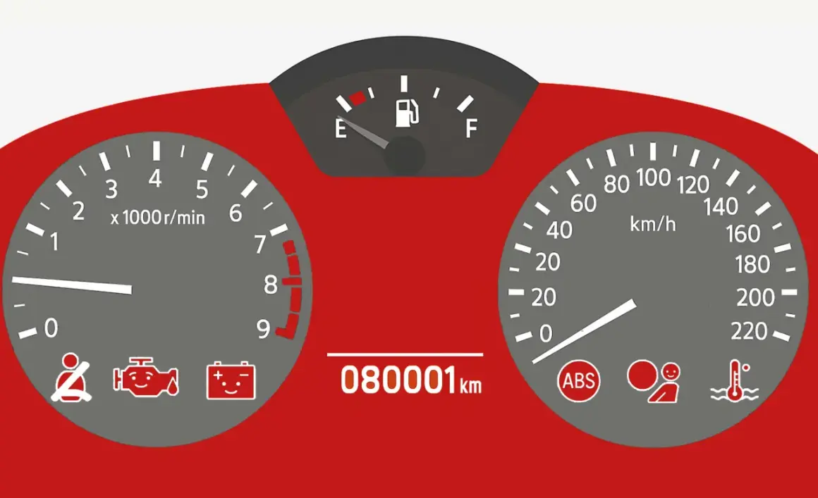 Deska rozdzielcza z kontrolkami: ABS, silnik, akumulator, pasy. Przebieg 80001 km.