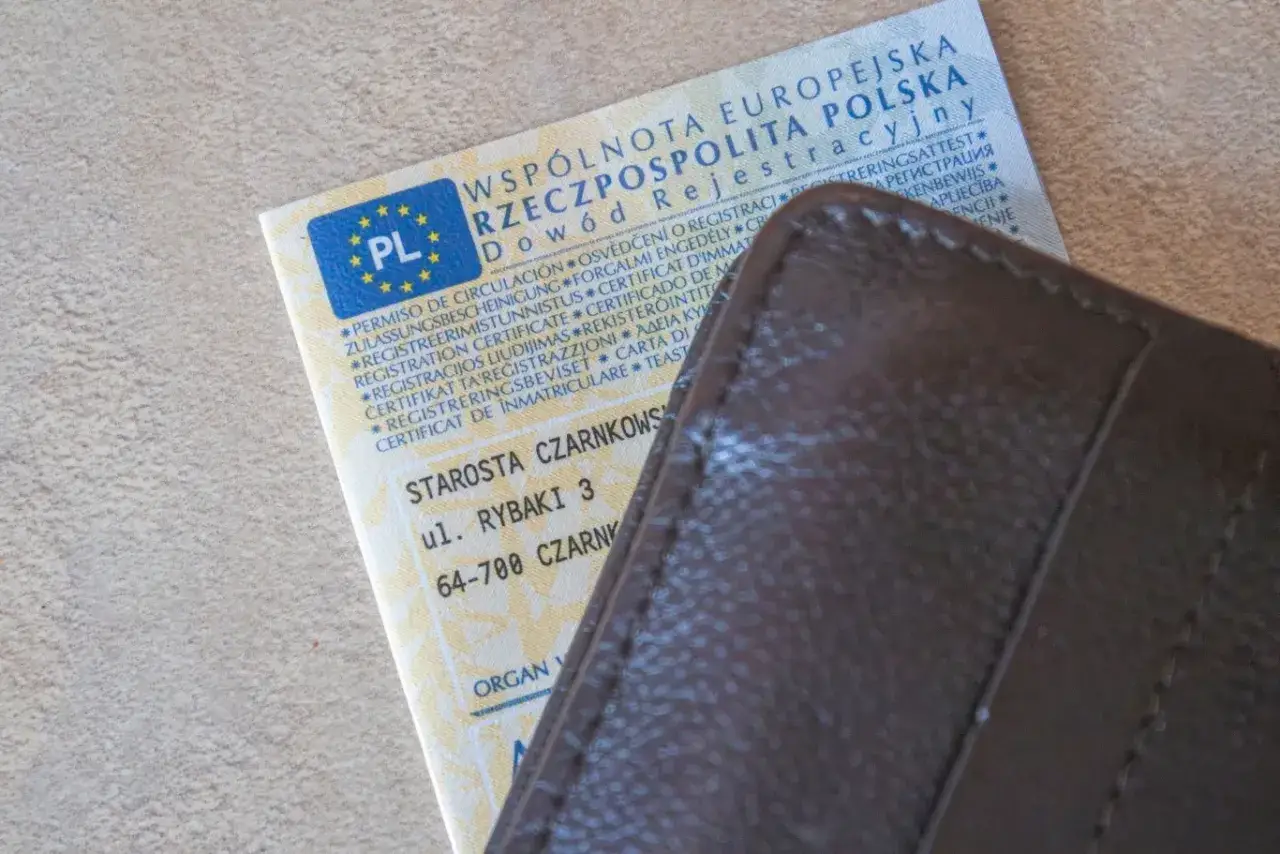 Dowód rejestracyjny pojazdu, który może być podstawą do nałożenia kary za nieodebranie dowodu rejestracyjnego.