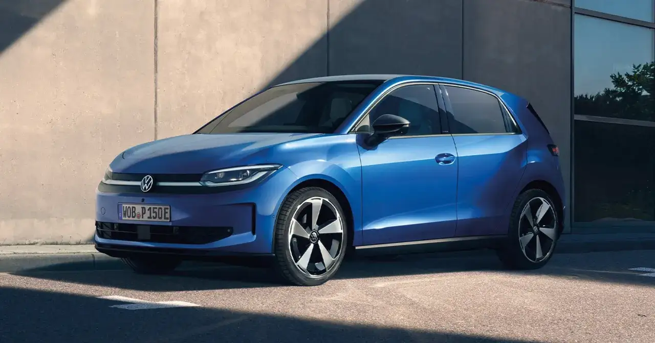 Niebieski Volkswagen ID.3, jeden z wielu elektrycznych modeli tej marki, prezentuje nowoczesny design.