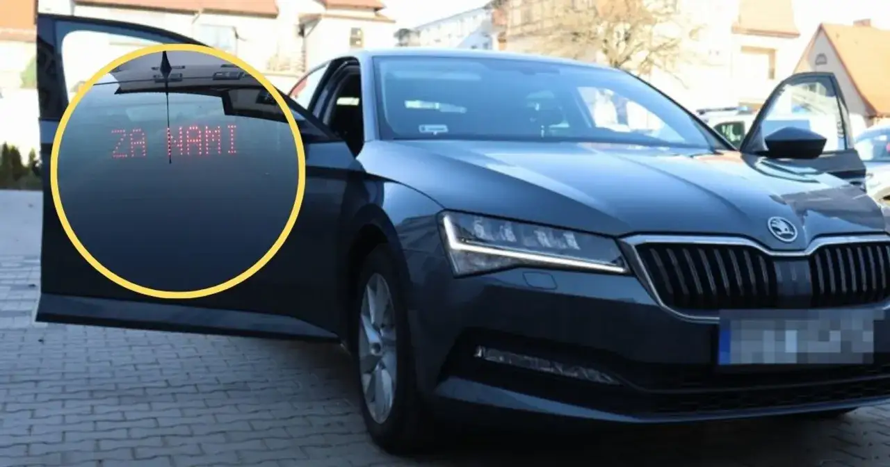 Jak rozpoznać nieoznakowany radiowóz? Na tylnej szybie świeci napis 