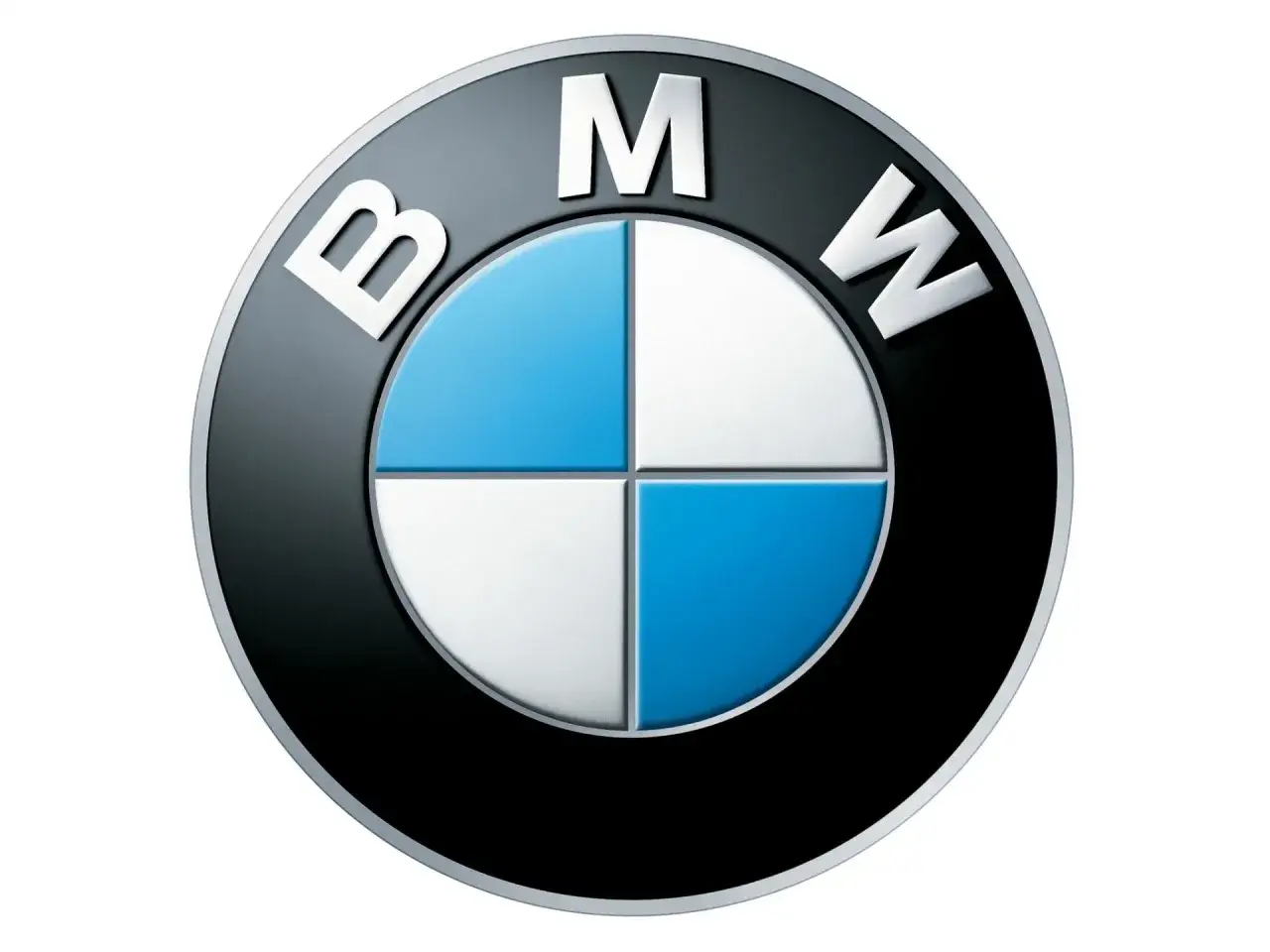 Logo BMW. Litery B, M, W otaczają okrąg podzielony na cztery ćwiartki: dwie niebieskie i dwie białe.