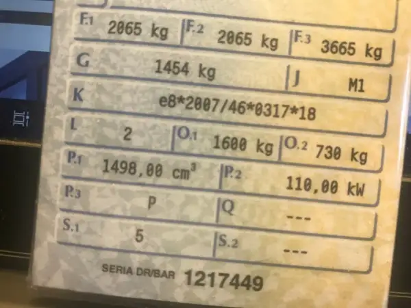Fragment dowodu rejestracyjnego pojazdu z danymi technicznymi, m.in. masa własna 1454 kg, moc 110 kW.